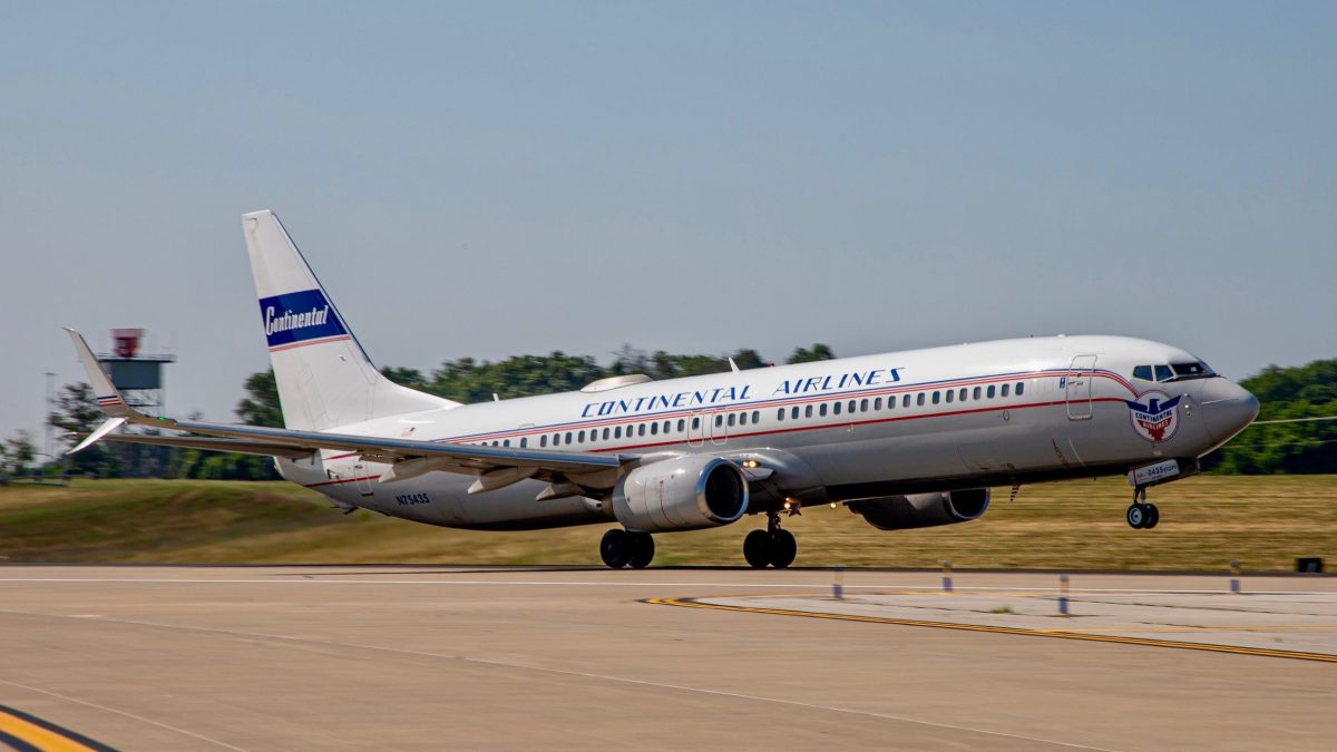 Photo of the side of a United Airlines Boeing 737-924 taking off from a runway